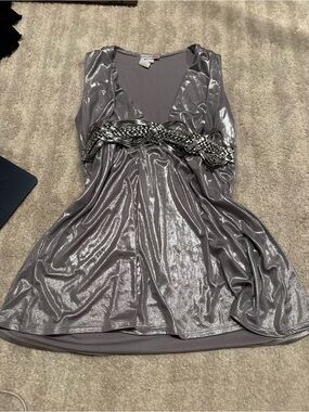Body central silver top